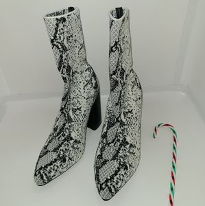 Steve Madden Ankle sock bootie